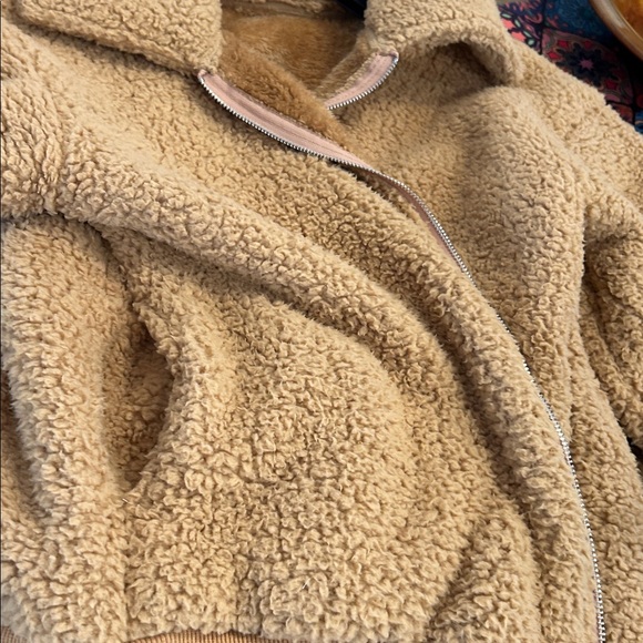 Faux shearling jacket Camel color Teddy coat Great pre-owned condition Sz S/M - Picture 5 of 6